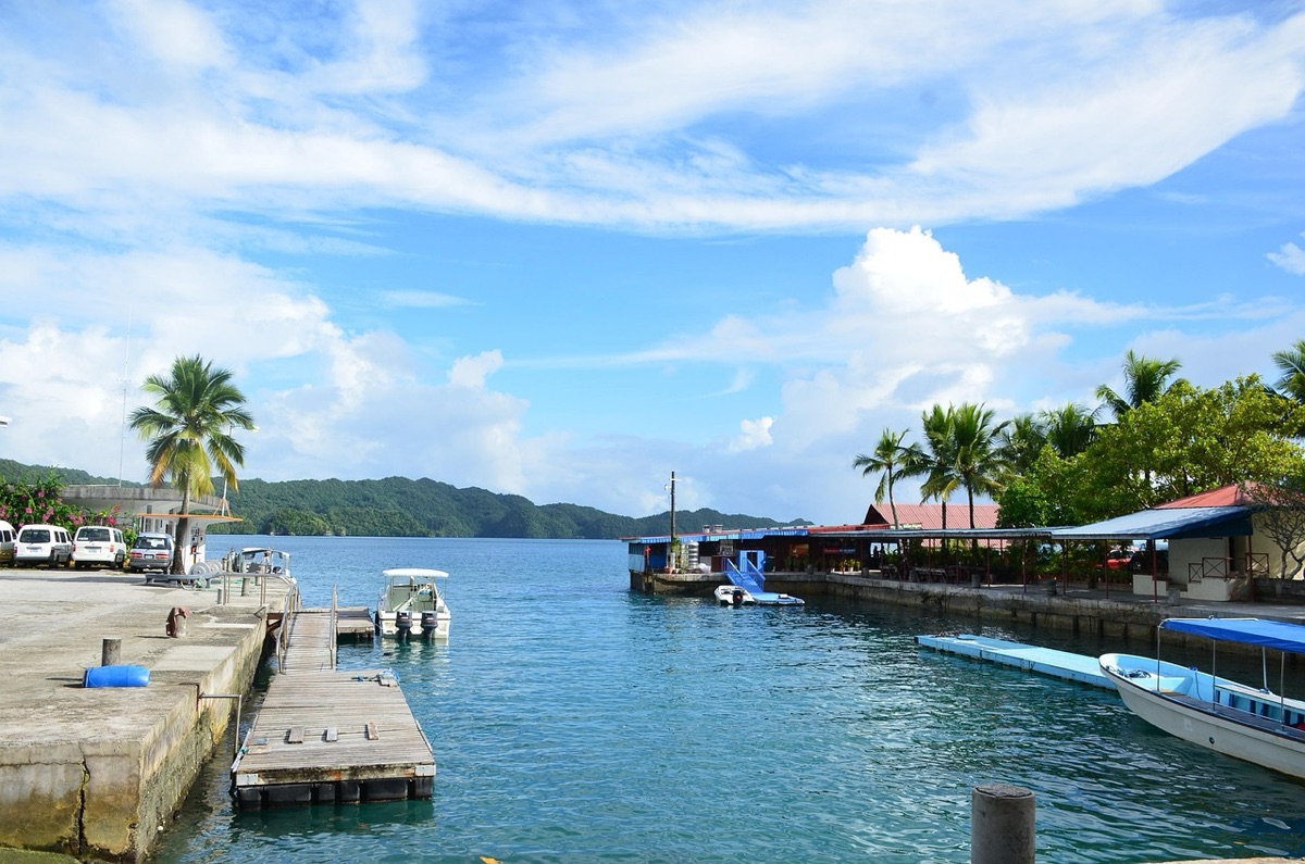 Dive boat in Palau lagoon with manta rays