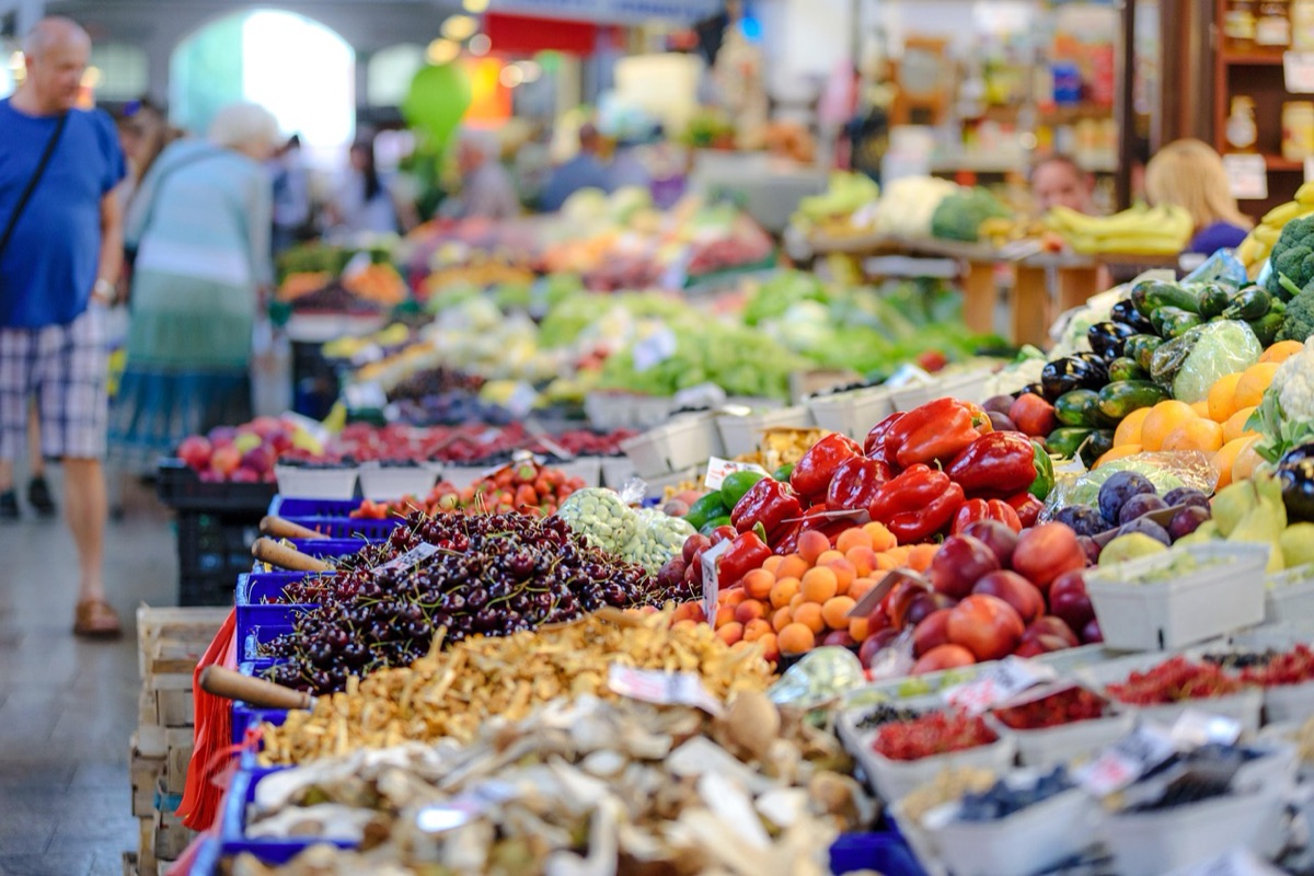 mercato locale con frutta fresca in palau