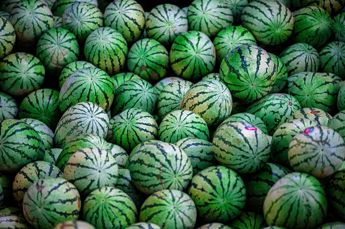 パラオの市場で売られている新鮮な果物