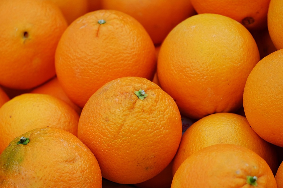 Locale markt met fris fruit