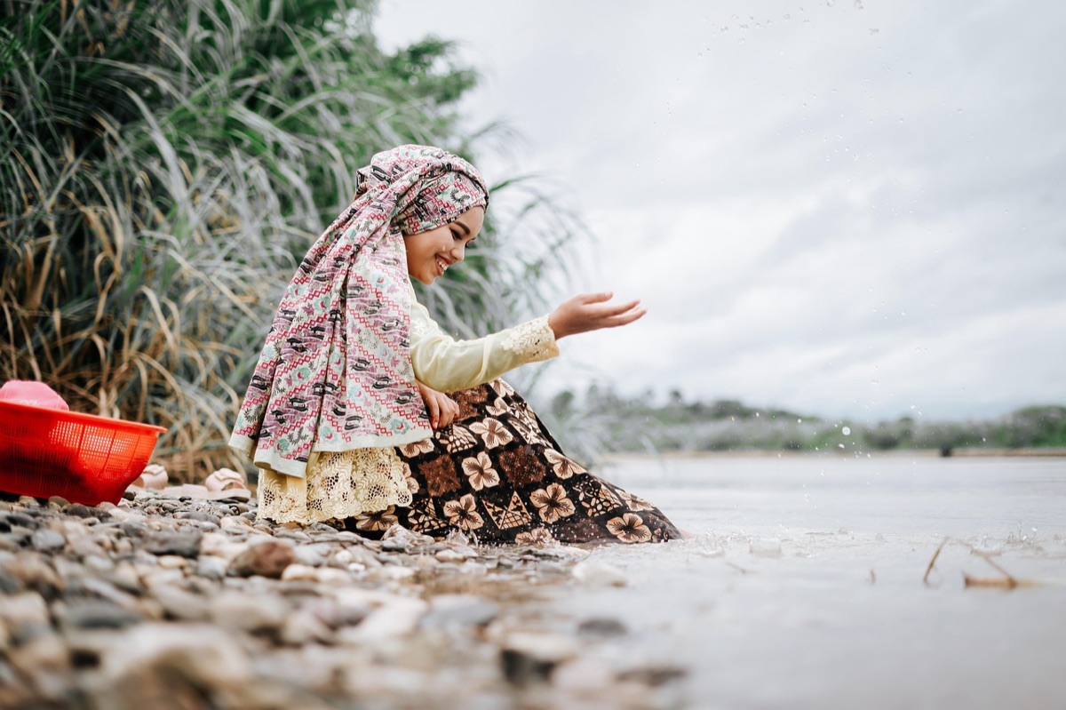 Danse cérémoniale palauana avec vêtements traditionnels