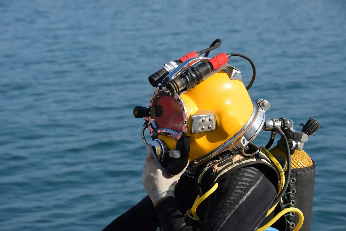commercial diver, diving, helmet, diver, commercial, ocean, colorful, gloves, underwater, construction, work, repair, safety, happy, working, saturation, nature